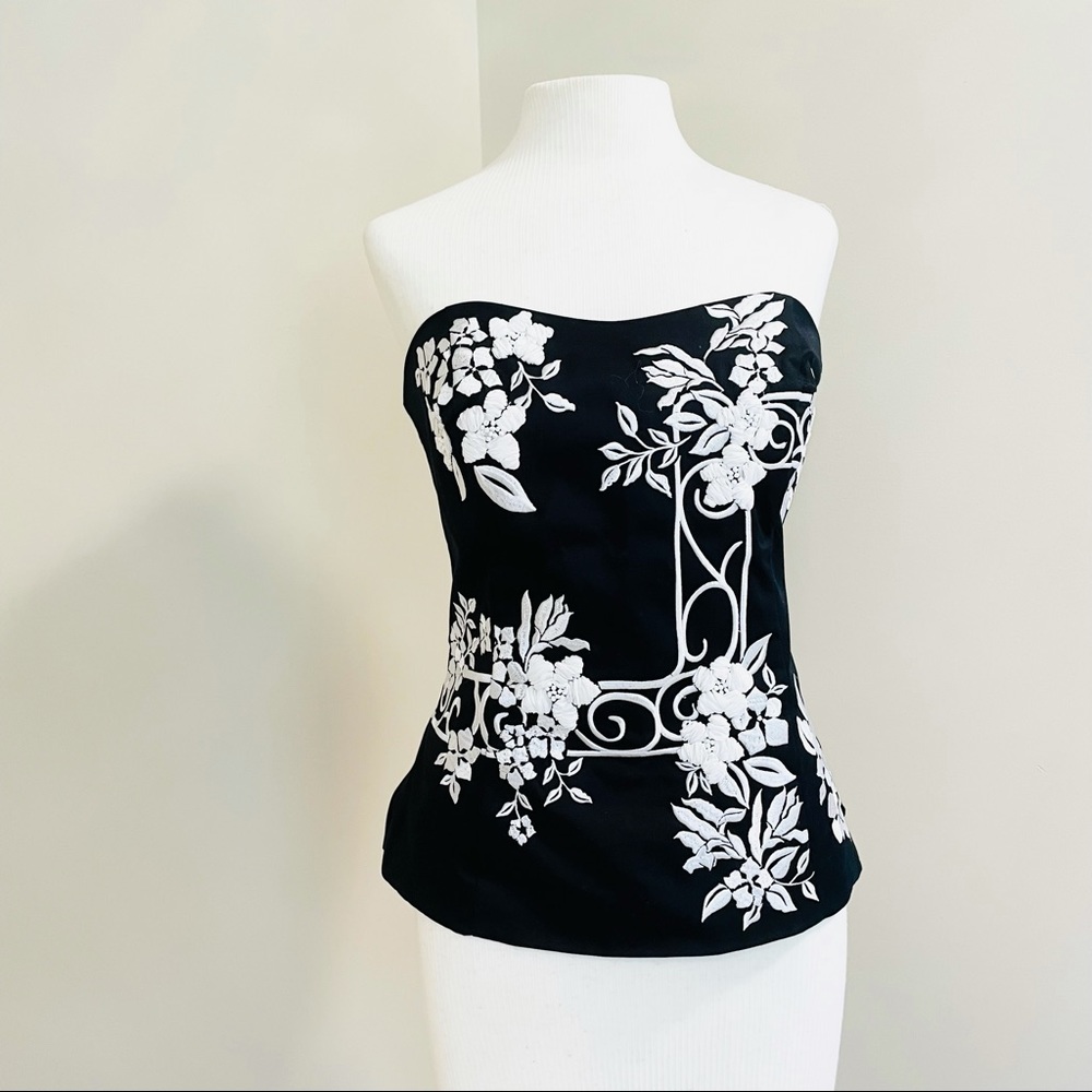 White House Black Market Black Corset Top With White Floral Embroidery Pattern